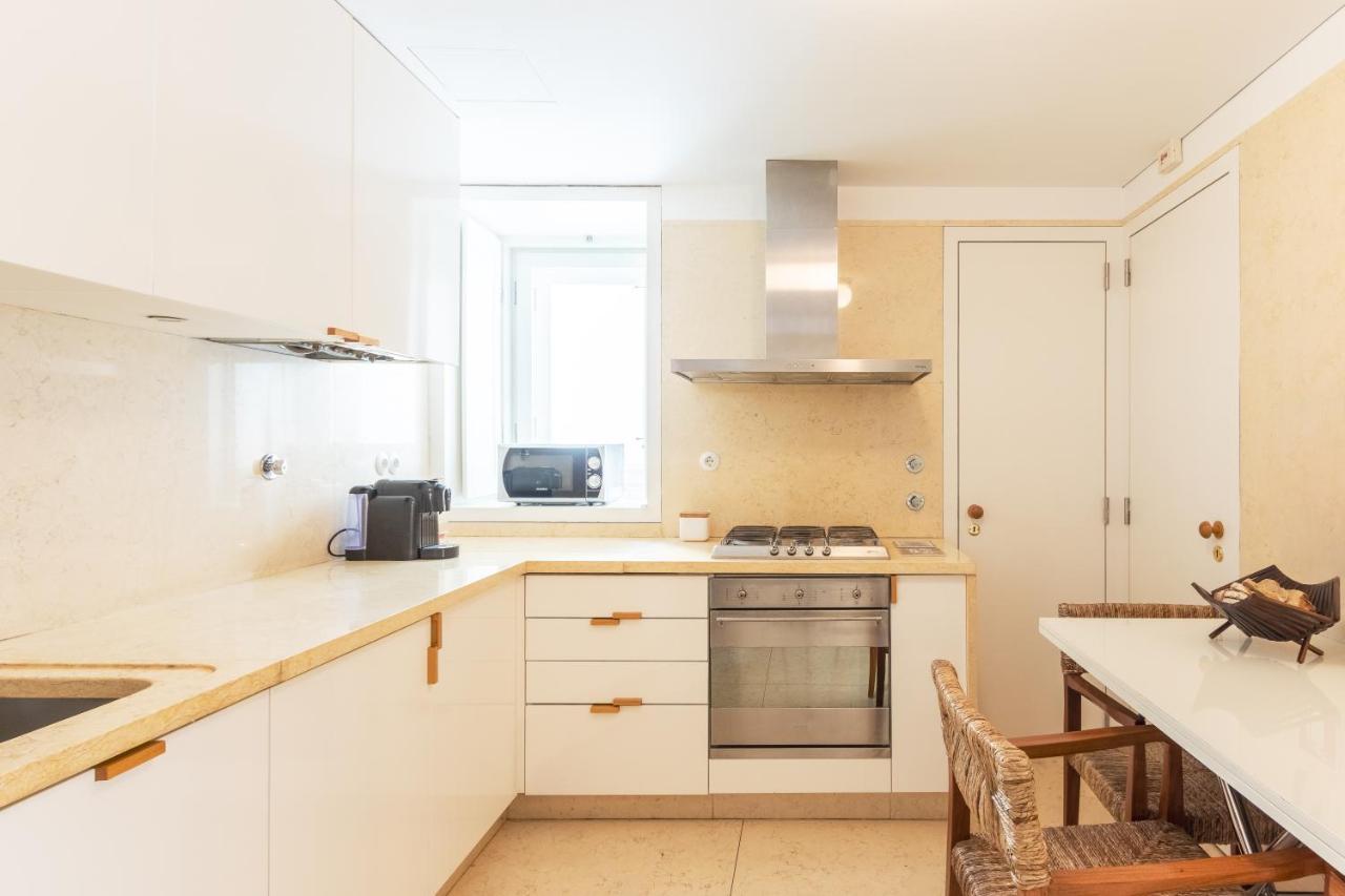 Apartamento Joivy Chiado Self Check-In 2-Br Flat With Parking Lisboa Exterior foto