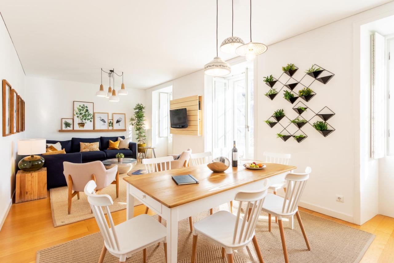 Apartamento Joivy Chiado Self Check-In 2-Br Flat With Parking Lisboa Exterior foto