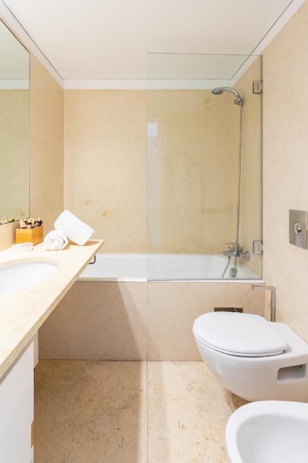Apartamento Joivy Chiado Self Check-In 2-Br Flat With Parking Lisboa Exterior foto