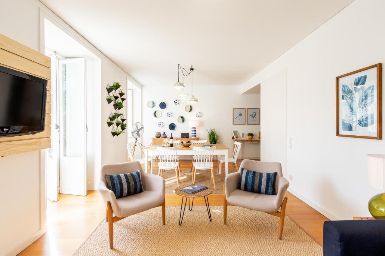 Apartamento Joivy Chiado Self Check-In 2-Br Flat With Parking Lisboa Exterior foto