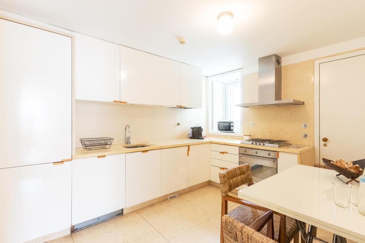 Apartamento Joivy Chiado Self Check-In 2-Br Flat With Parking Lisboa Exterior foto